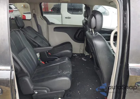 2015 Chrysler Town & Country Touring z USA, uszkodzony, nr VIN 2C4RC1BG4FR565087